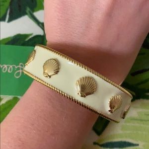 NWT Lilly Pulitzer Gold Shell Bracelet Bangle